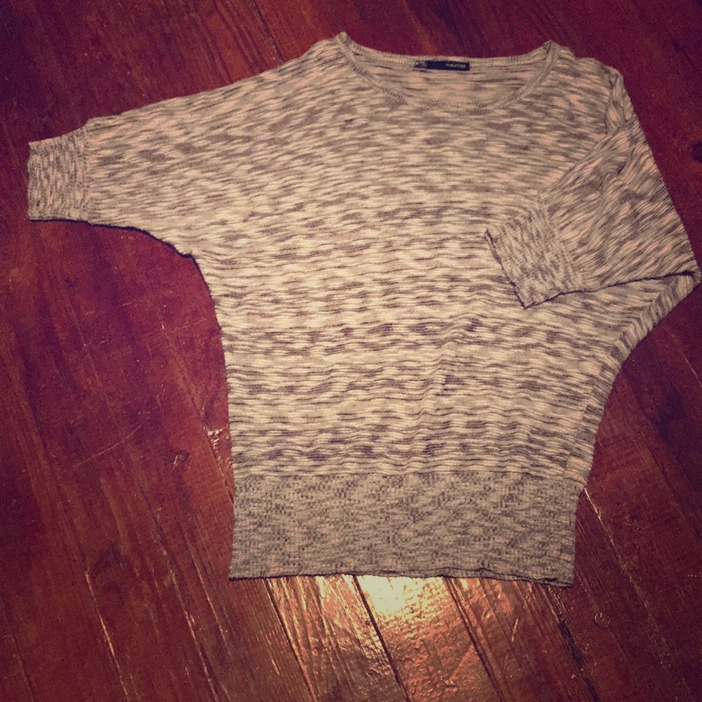 GORGEOUS grey short sleeve sweater